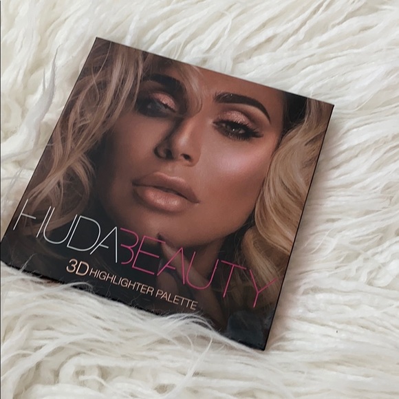 HUDA BEAUTY Other - Huda Beauty 3D Highlighter Palette in Pink Sands